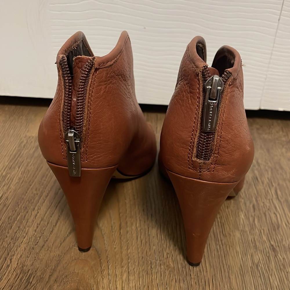 GUC Vince Camuto brown leather open toe heels. 4” heel Size 8.5 M - Picture 3 of 11